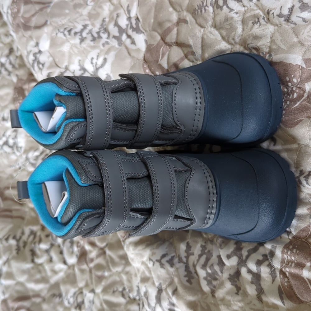Brand New without tags Carter's boots gray and blue size 7